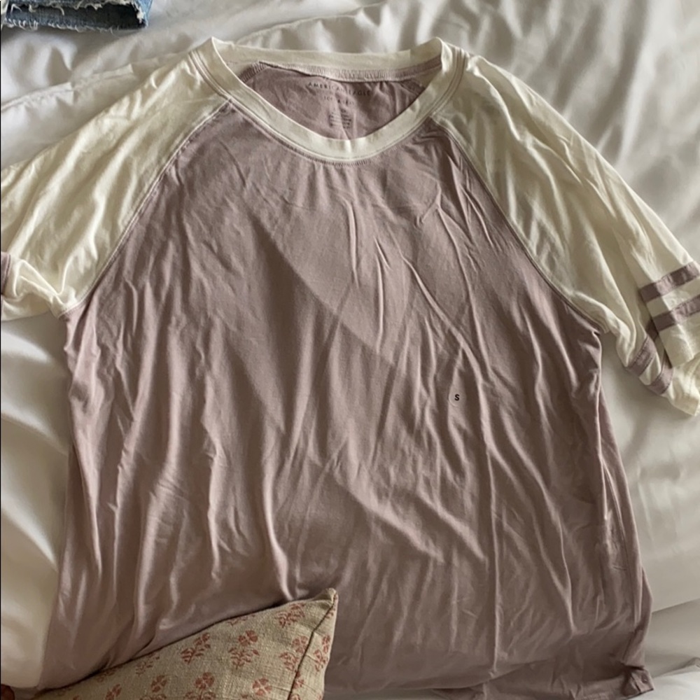 purple and white t shirt